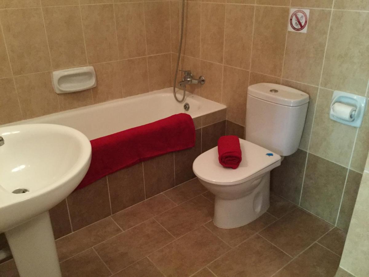 Poolside 2 Bedroom Apt, Paphos Riviera, Universal Area Εξωτερικό φωτογραφία