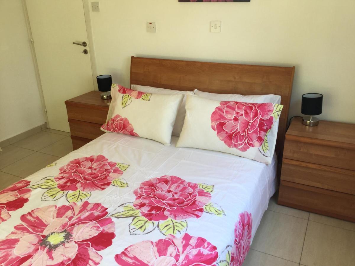 Poolside 2 Bedroom Apt, Paphos Riviera, Universal Area Εξωτερικό φωτογραφία