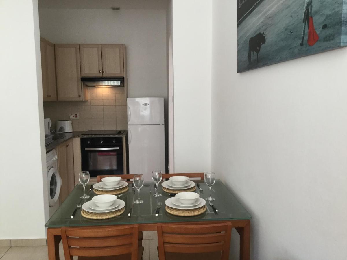 Poolside 2 Bedroom Apt, Paphos Riviera, Universal Area Εξωτερικό φωτογραφία