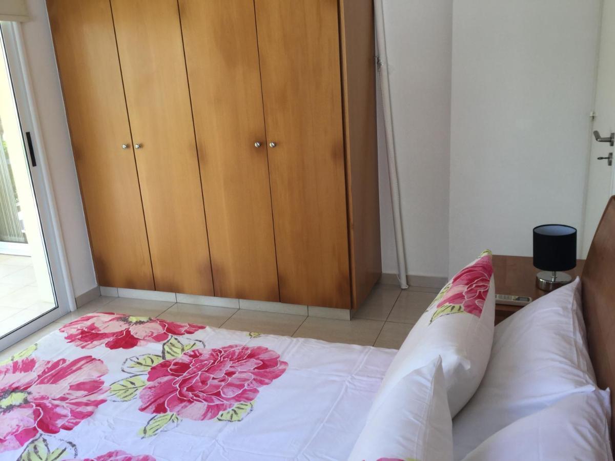 Poolside 2 Bedroom Apt, Paphos Riviera, Universal Area Εξωτερικό φωτογραφία